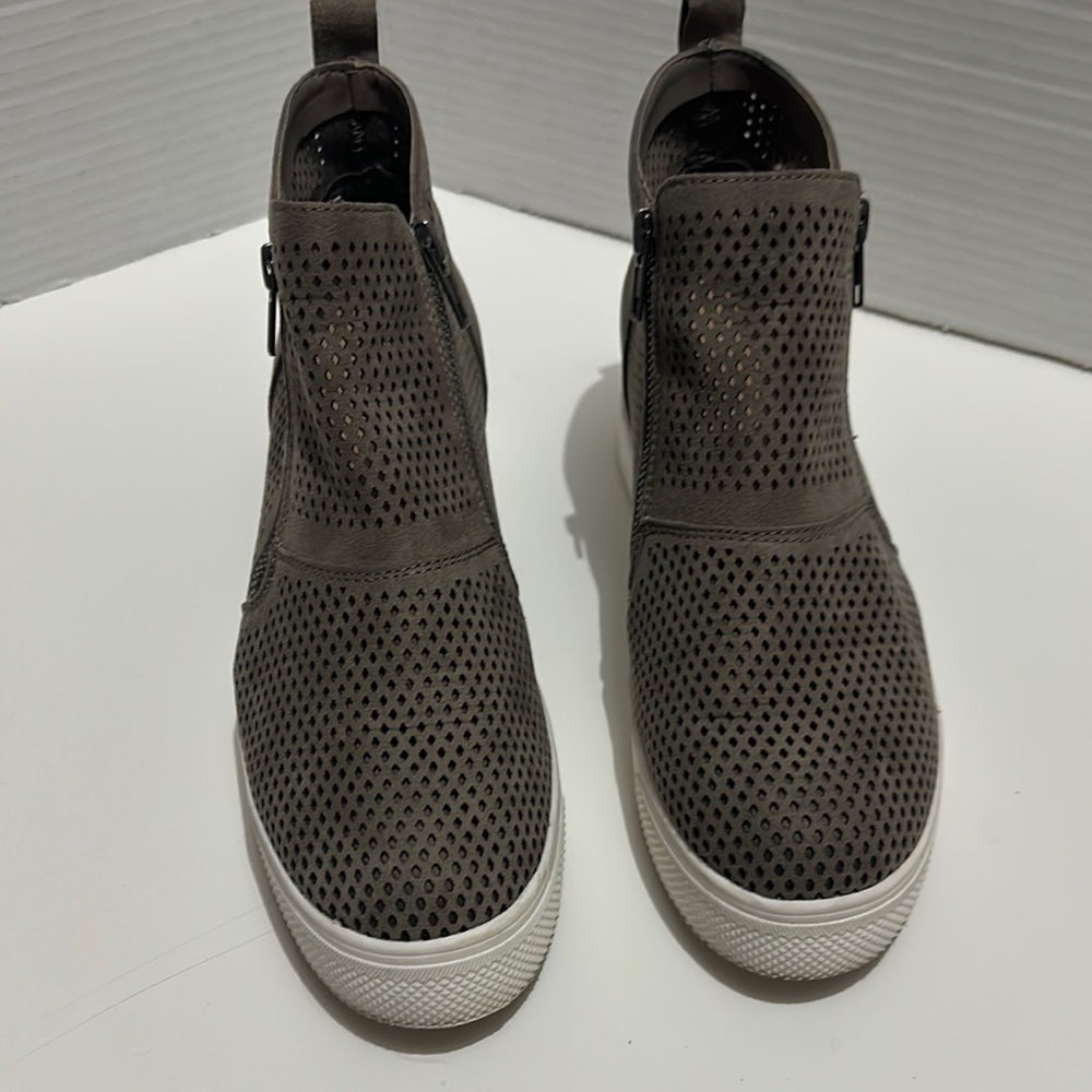 No Call Brown Perforated High-Top Sneakers Size 9M